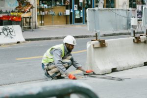 Jak znaleźć pracę w budowlance Sprawdzone porady dla pracownika budowlanego